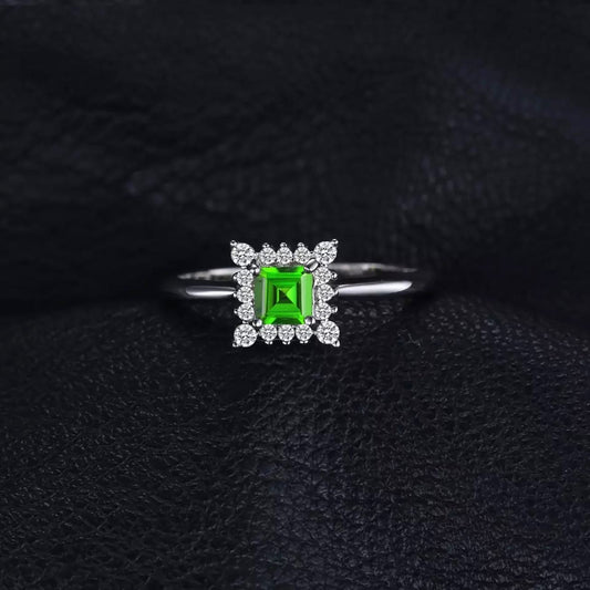 Women’s VVS Chrome Diopside Sterling Silver 925 Ring - Gem Weight of 0.3 Carats, Unique Design, and Gem Origin of Russia