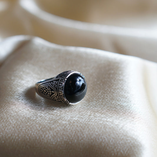 Round Onyx Ring with side pattern - 925 Silver