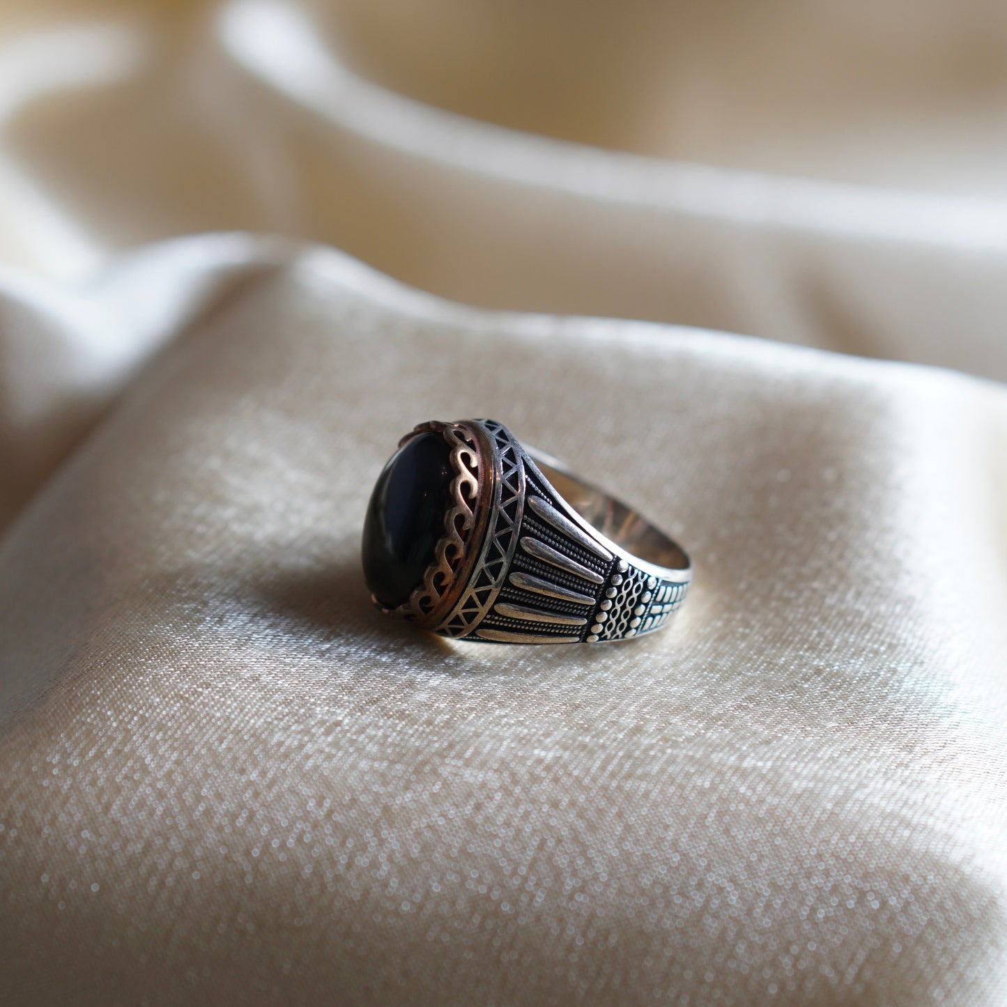 Luxurious Tiger Eye Ring - Size 11 - 925 Silver (9.4g)