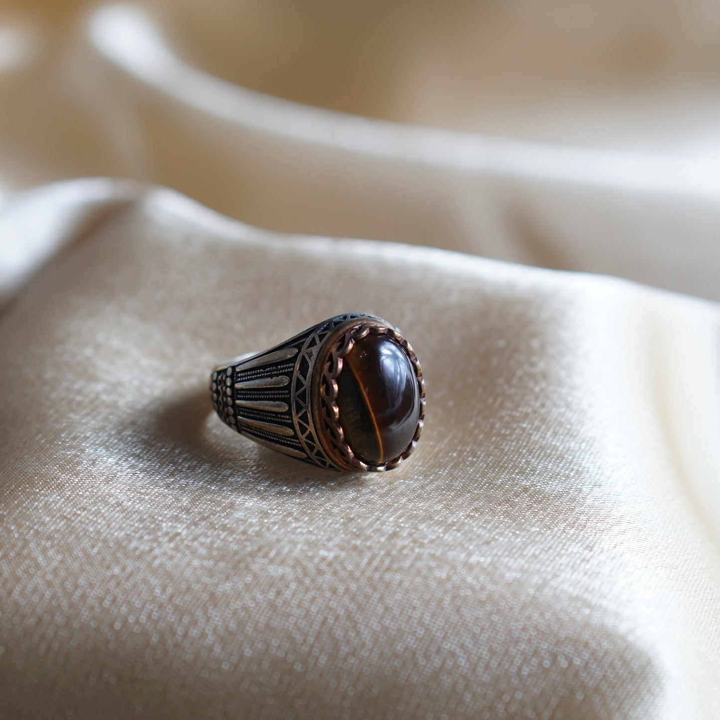 Luxurious Tiger Eye Ring - Size 11 - 925 Silver (9.4g)